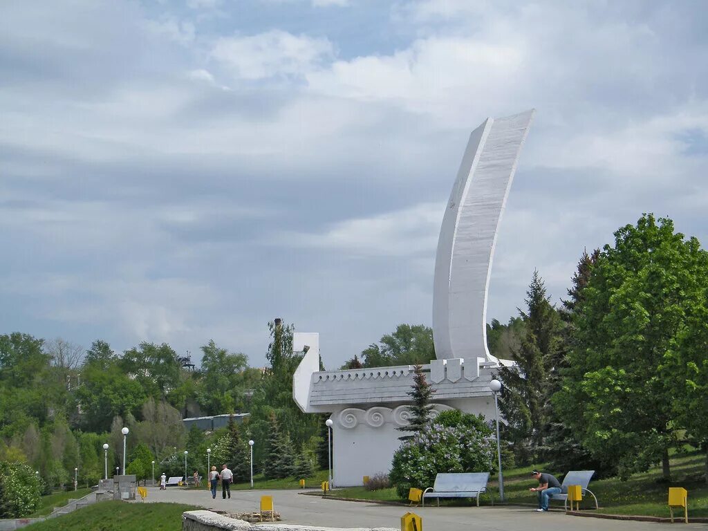 Памятники города самары. Ладья самара набережная. достопримечательности города самары с названиями. самара памятник на набережной. самарская набережная достопримечательности.