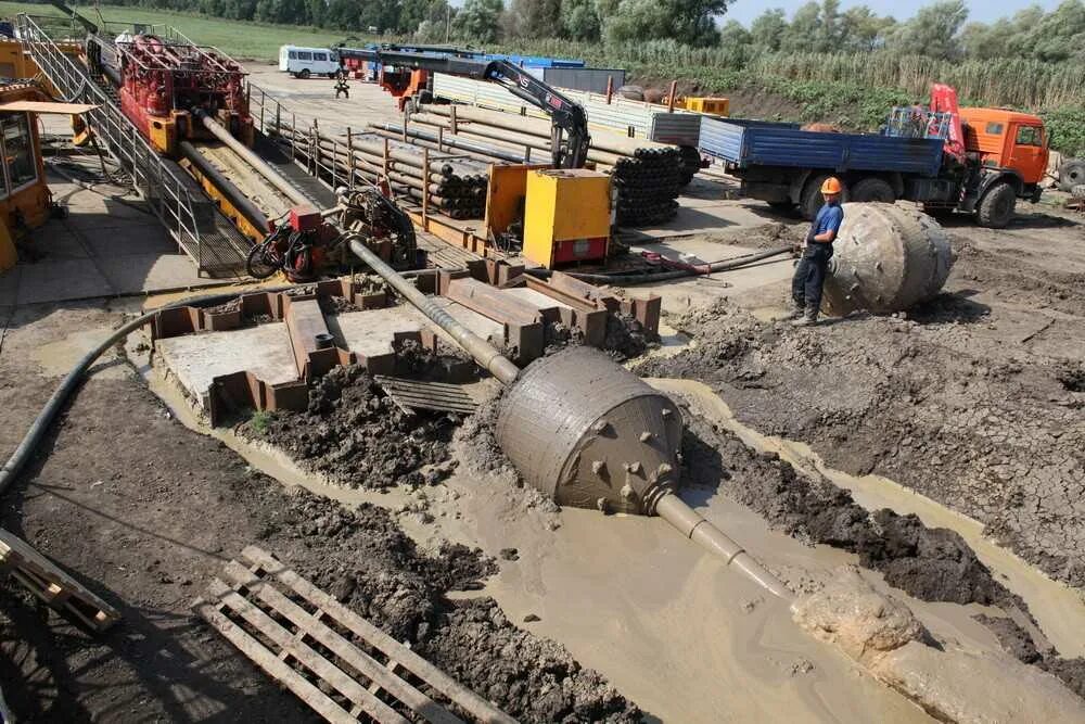 Методом горизонтально направленного бурения. Гнб бурение технология. прокол ннб и гнб. продавливание методом гнб. гнб 710 мм.