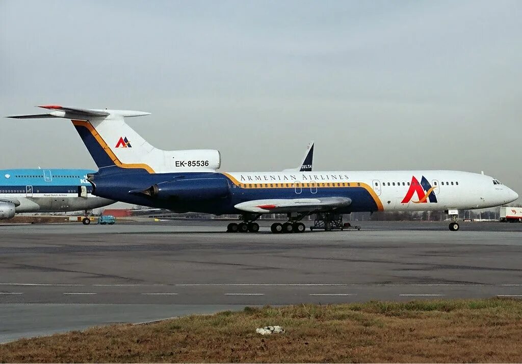 Armenia airlines. Ту 154 Звартноц. Ту 154 армянские авиалинии. Армениан Эйрлайнс. Авиакомпания Armenia Airways.