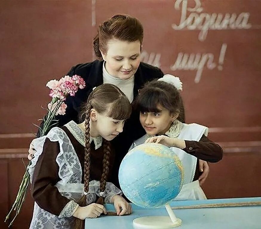 На день школы каждая девочка. На день школы каждая девочка