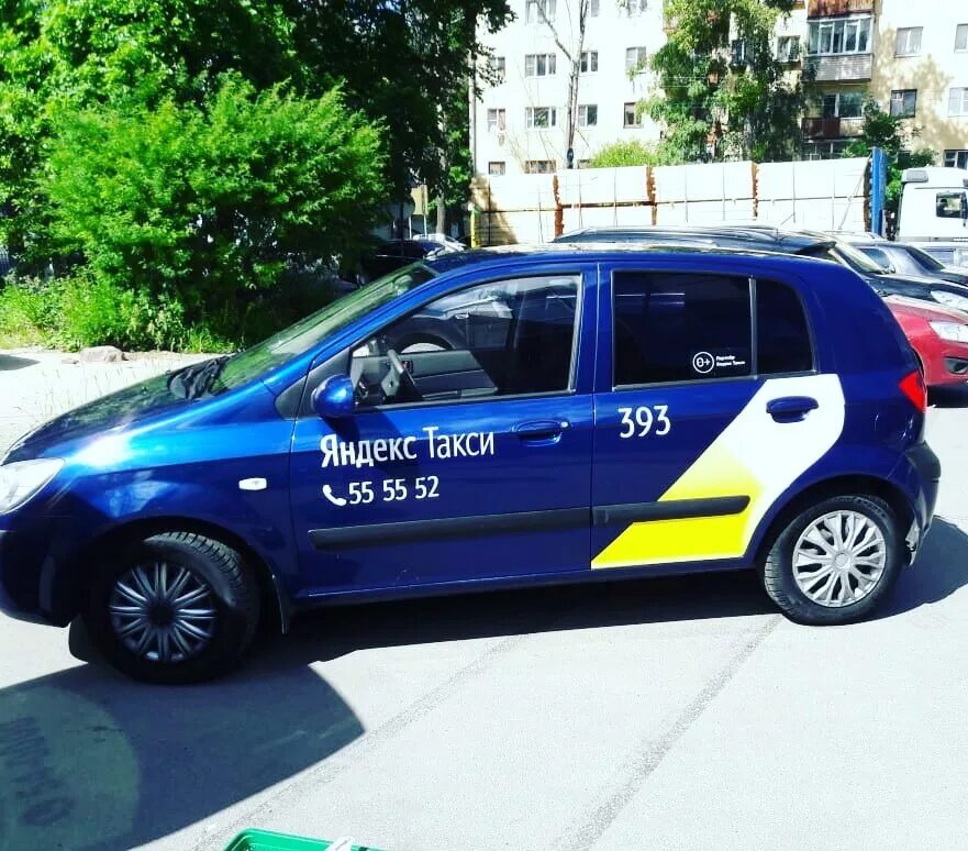 Такси хвойная. Hyundai Getz Taxi. Getz Hyundai в такси. Синяя машина такси.