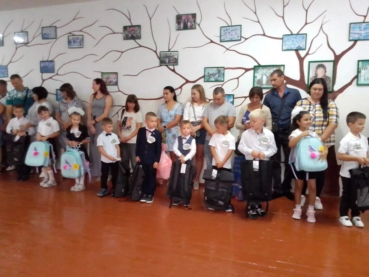 Константиновка амурская область школа. Образ учителя в библиотеке. Константиновка школа. 7 школа константиновка. 9 школа константиновка.