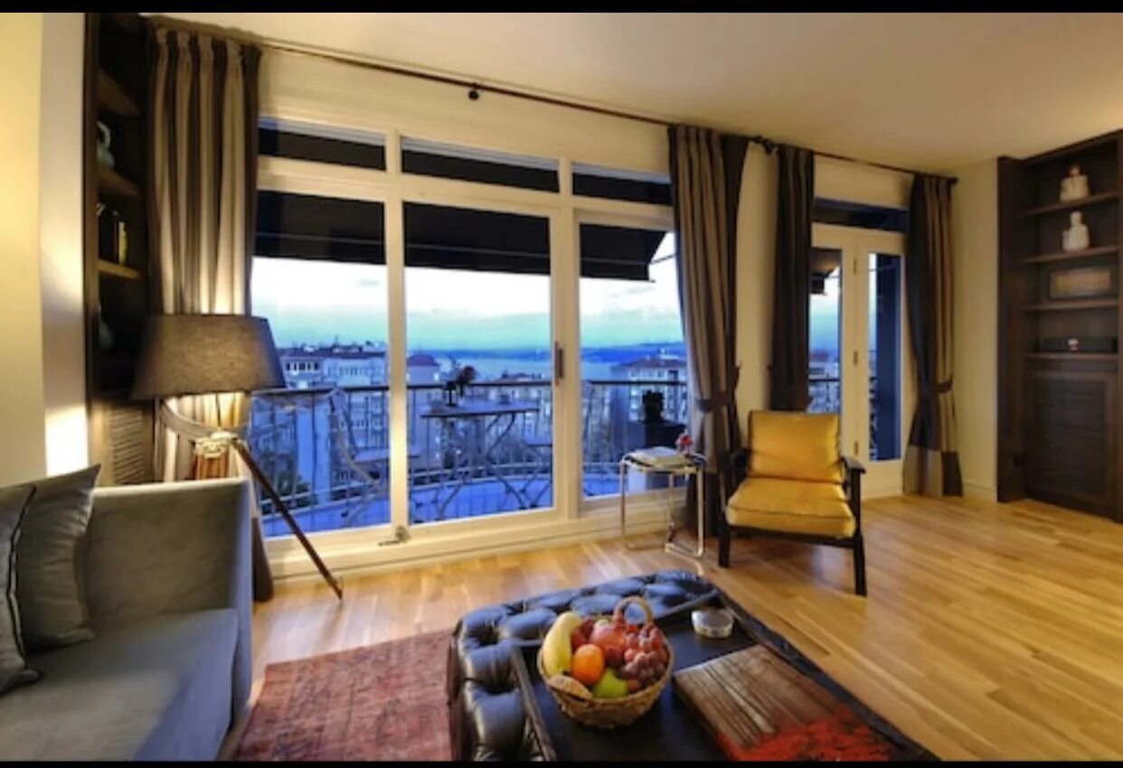 Стамбул купить квартиру вторичка. Квартиры в Стамбуле. Стамбул апартаменты. Отели Стамбула с видом на Босфор. Квартира в Стамбуле с красивым видом.