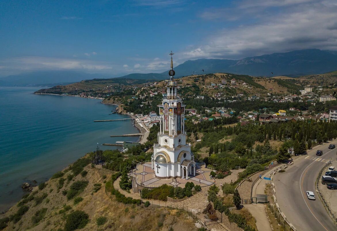 Село Малореченское Крым. Поселок Малоречка Крым. Алушта поселок Малореченское. Храм Маяк Рыбачье Крым. Погода в малореченском