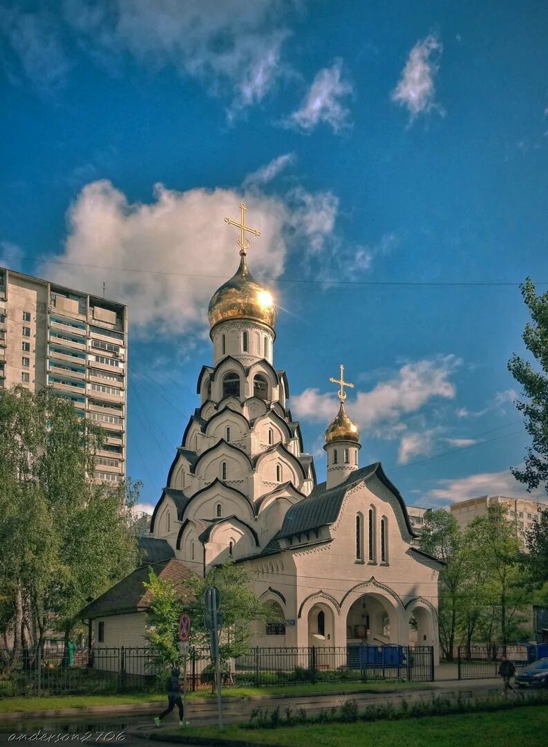 Церковь новомучеников в строгино. Храм новомучеников в строгино. церковь в строгино на строгинском бульваре. церковь новомучеников и исповедников российских в строгино в москве. храм новомучеников королев.