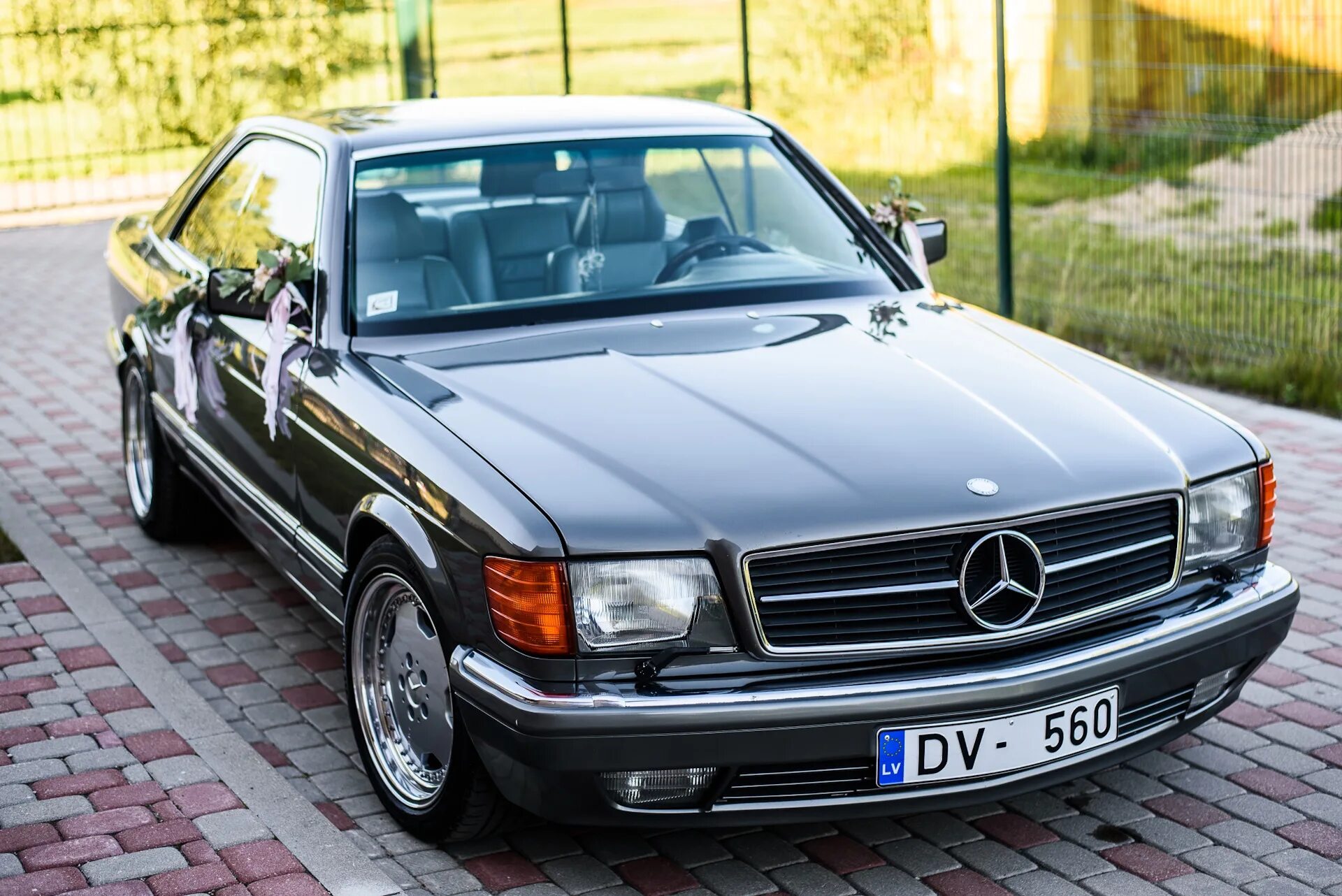 Купить старый мерседес. Mercedes-Benz w126. Mercedes Benz w126 Coupe. Мерседес Бенц w126 купе. Mercedes 560 sec w126.