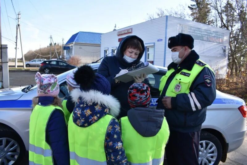 Машина "полиция". Полиция солнечный красноярск. Патруль полиции россии. Полиция солнечный красноярск. Чат подъезда.