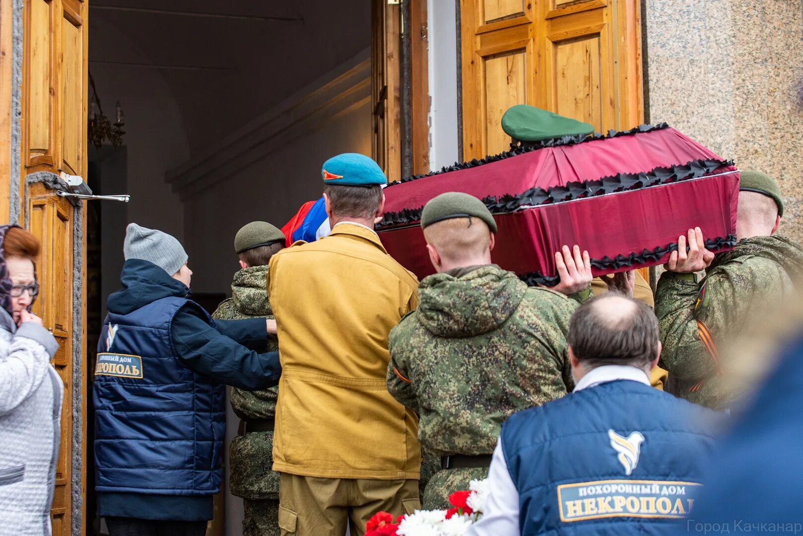 Про погибших на украине. Прощание с погибшим военнослужащим. Похороны военнослужащего.