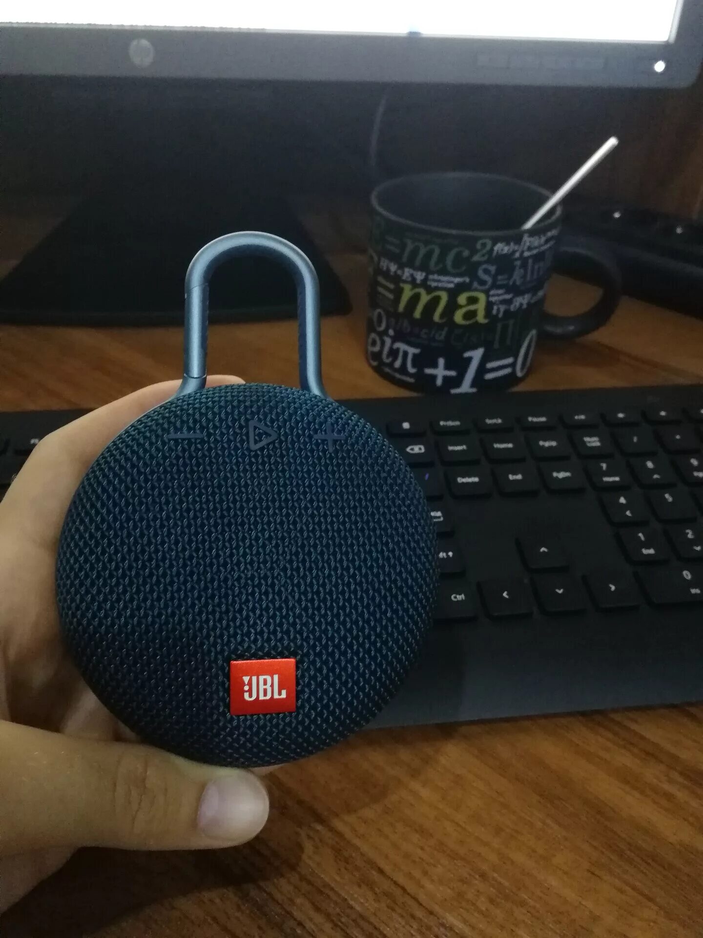 Купить jbl clip 3. Портативная акустика JBL clip 3. Портативная колонка JBL clip 3 Black Star (jblclip3bsru). Беспроводная акустика JBL clip 3 Black Star. Маленькая колонка JBL clip 3.