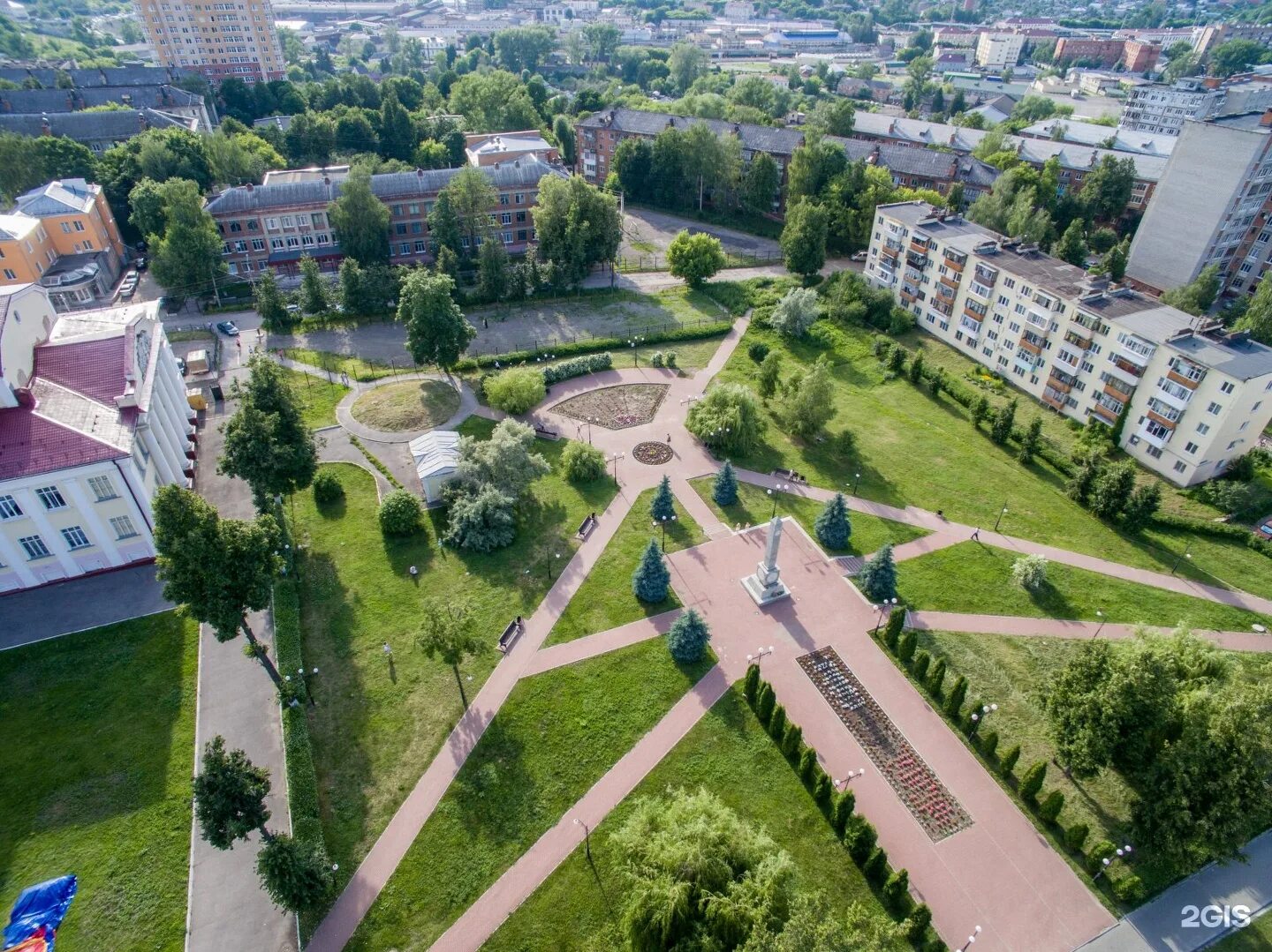 Где в туле в заречье. Скверы в Туле Заречье. Сквер ДКЖ Тула. Тула Зареченский район. Тула район Заречье.