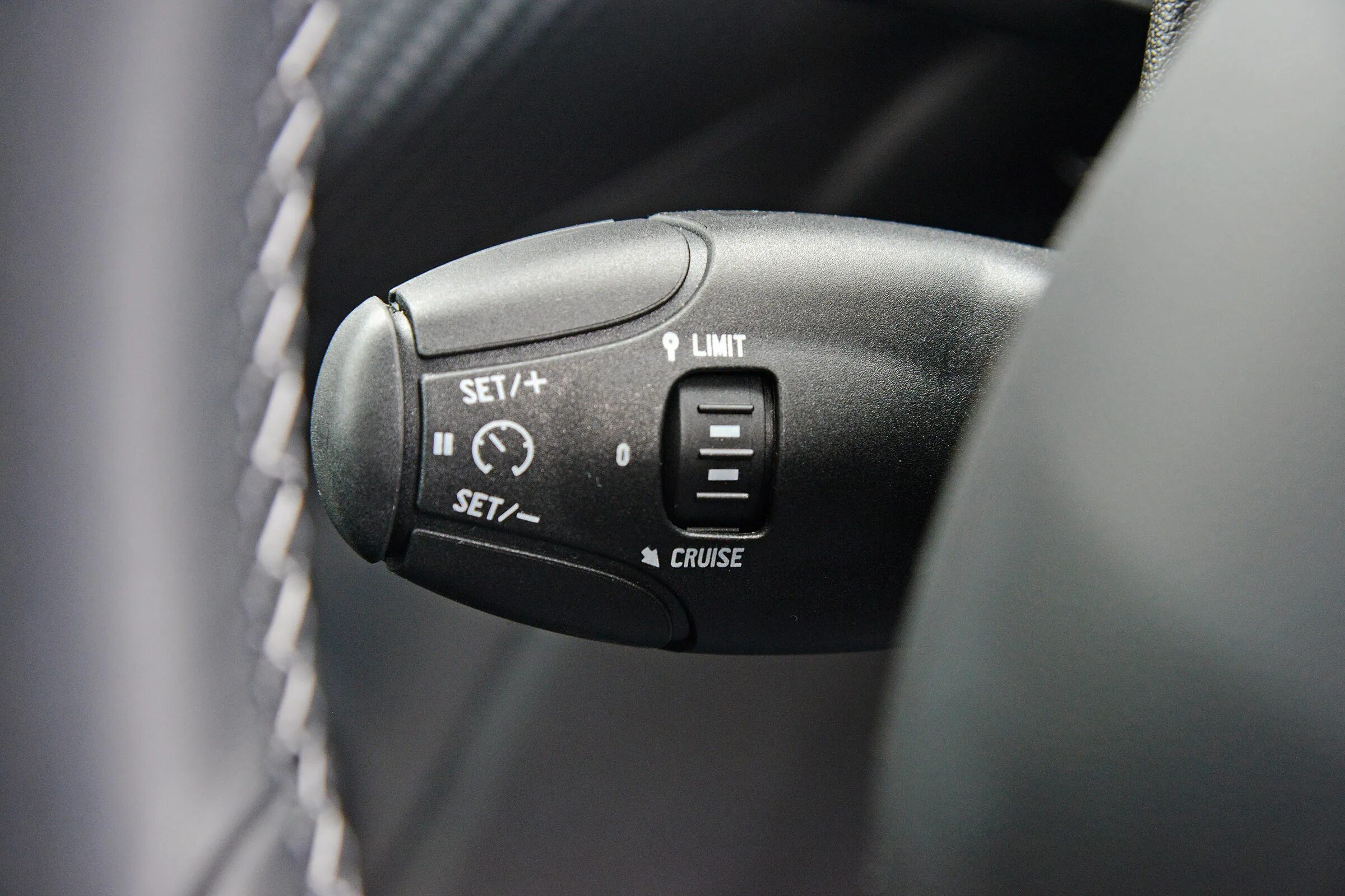 Как снять круиз контроль. Система cruise control. активный круиз контроль рено. круиз-контроль что это такое в машине. peugeot 208 круиз.