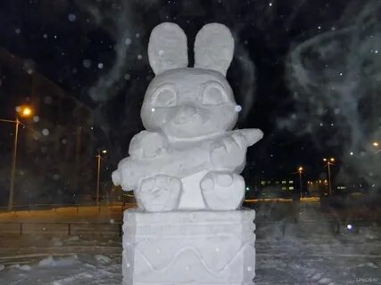Заяц из снега