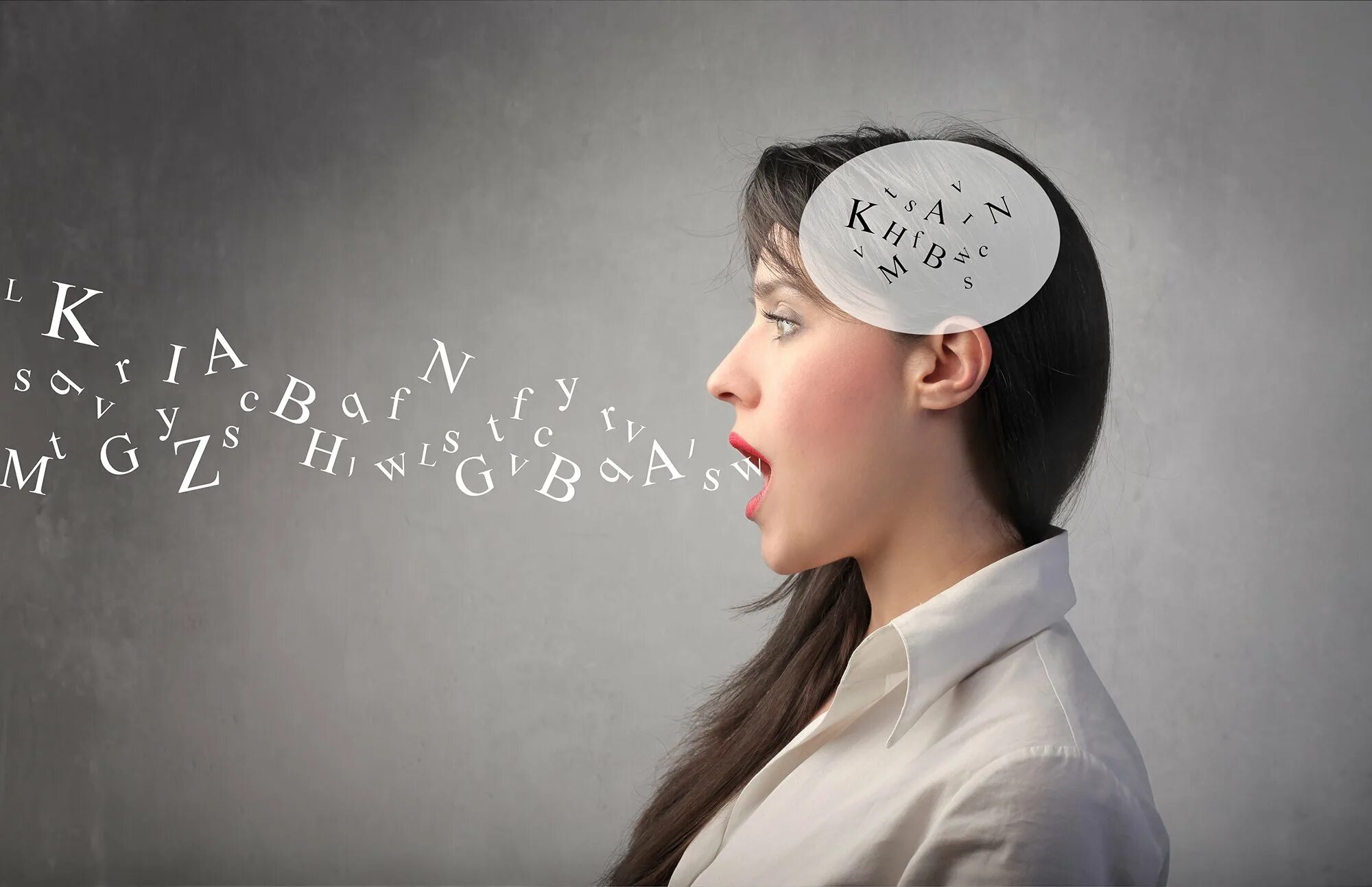 Человек рассказывает. Курс человек говорящий. Креативная женщина. Человек говорит. Речь человека.