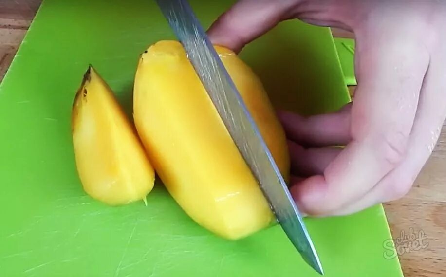 Кожица манго. Нарезка манго ломтиками. Нарезка манго 0,5. Едят ли кожуру манго. Манго как кушать зеленый.