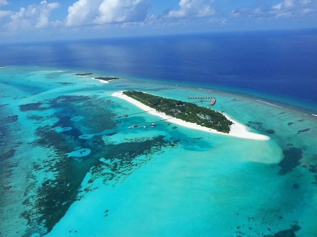 Остров ellaidhoo мальдивы. Атолла южный мале (каафу). Мальдивы лавияни атолл. Индийский океан мальдивы. Мальдивские острова индийский океан.