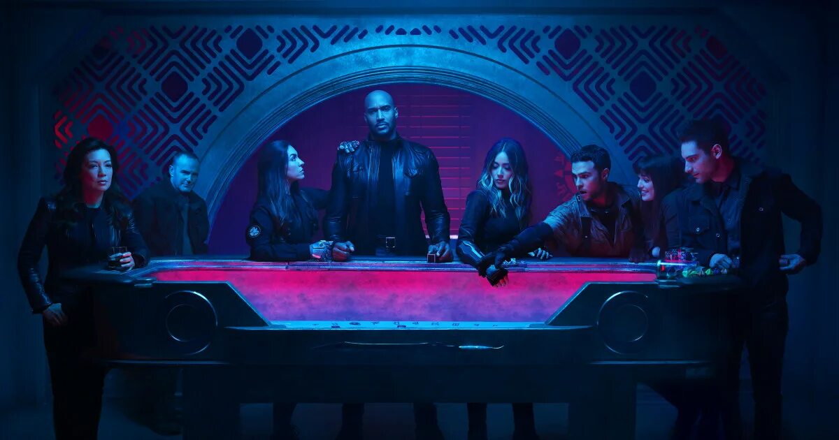 Гордон хитман. Папич агент смит. Агент колсон сериал. Агент фбр марк 1986 год кентукки. Агенты щит колсон и мэй и скай.