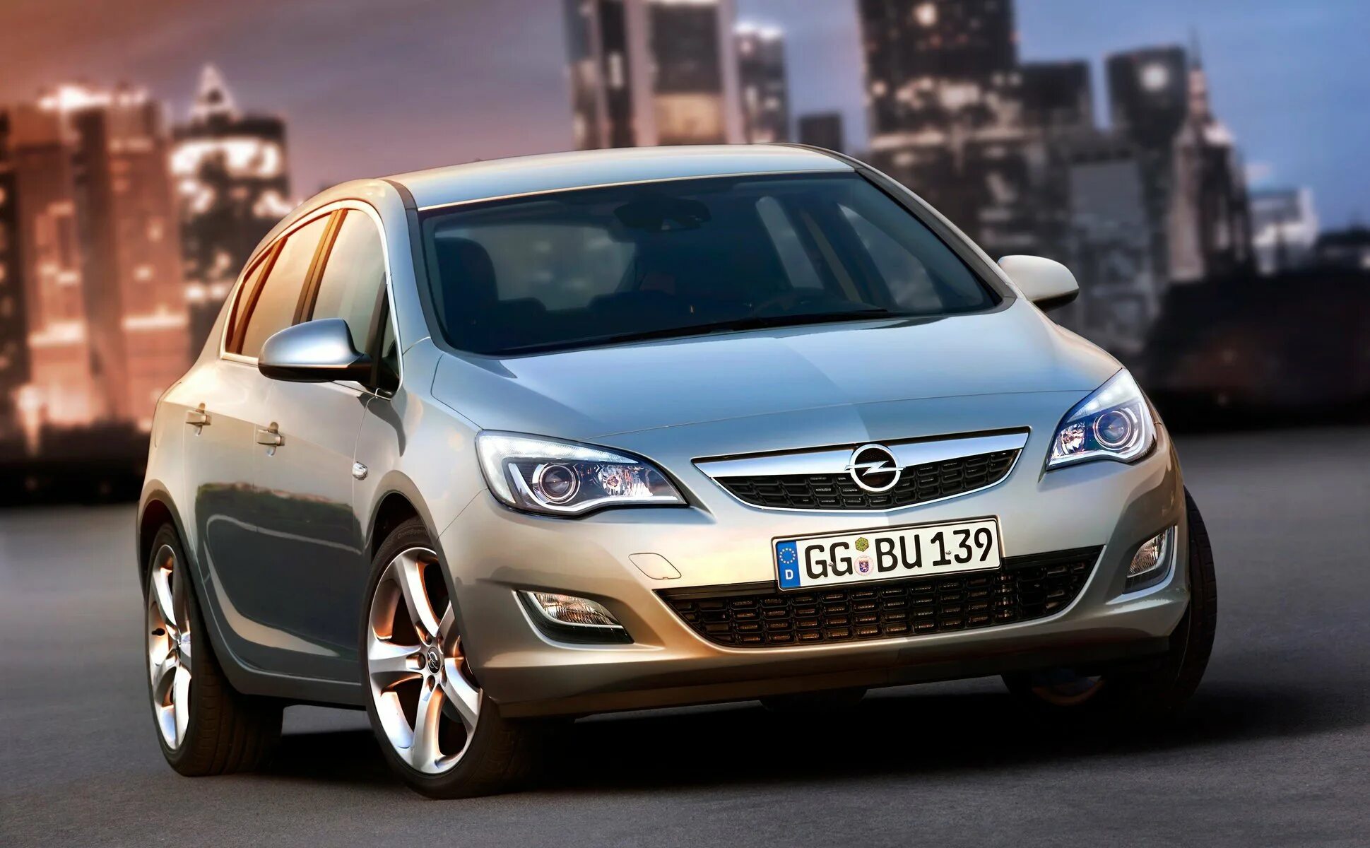 Почему на машине опель. Opel Astra 2011. Opel Astra 2010. Opel Astra j. Opel Astra 2009.