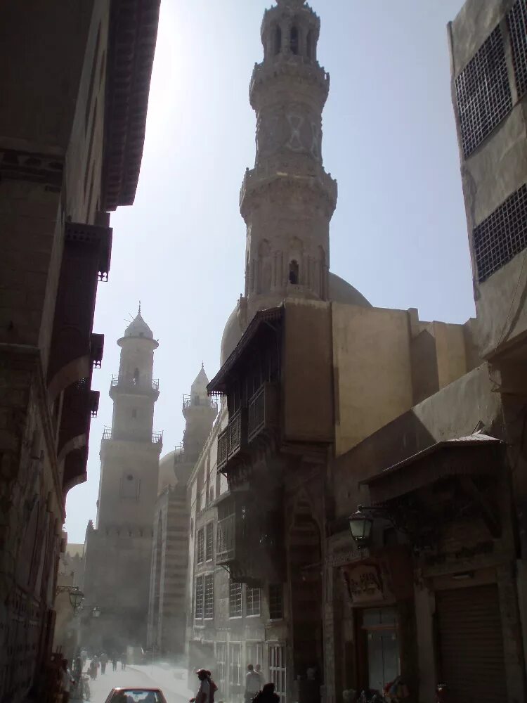 Северный каир. Улица Аль Муиз в Каире. Ворота баб Зувейла Каир. Каир ворота папсуэйла. Каир замок Салахидина.