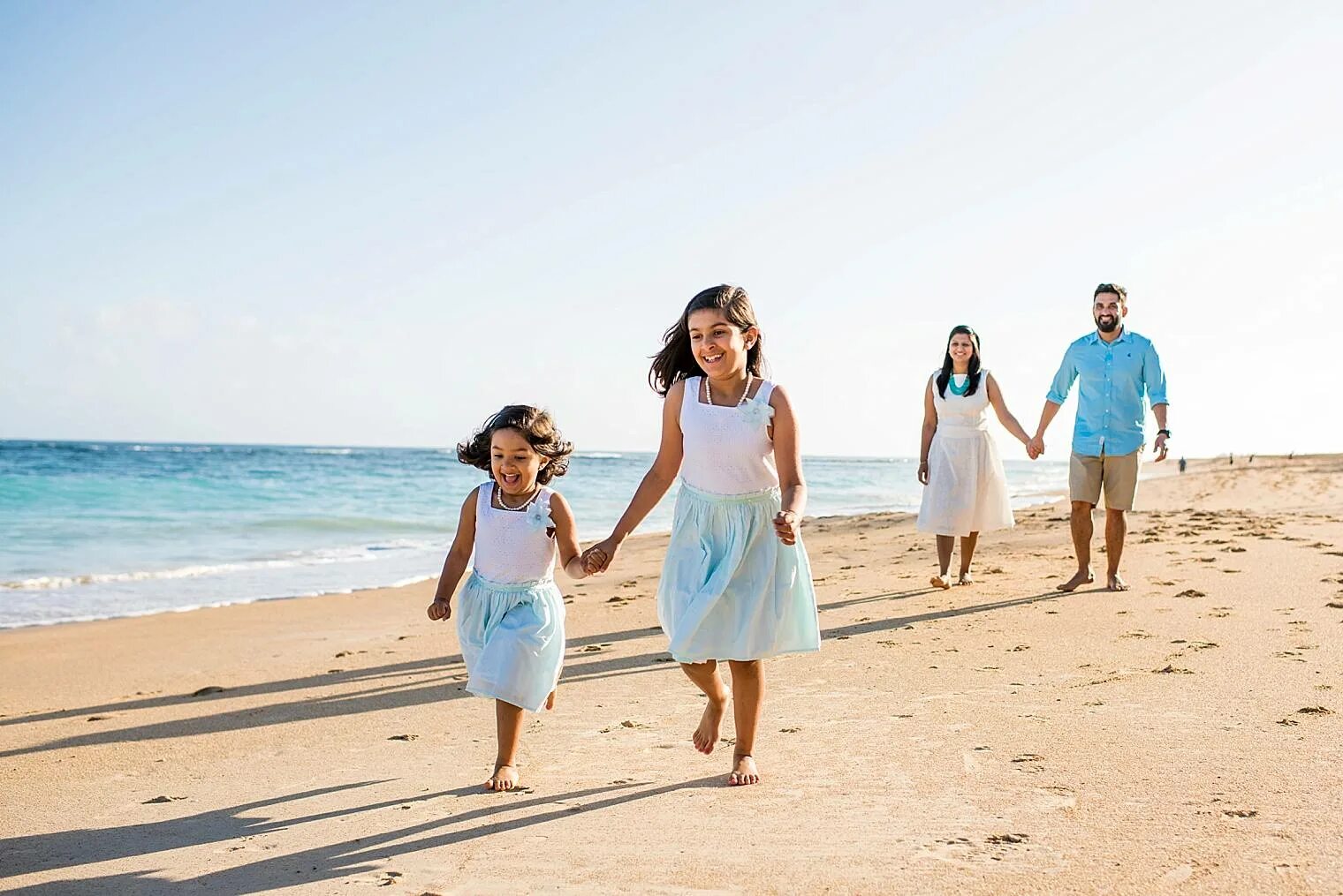 Семья в отпуске. Отпуск с семьей на море. Family on the Beach. Indian Family. Holiday x