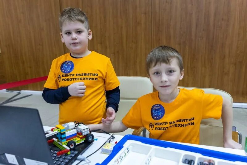 центр робототехники логотип. центр развития робототехники владивосток. мастер-класс на улице робототехника. центр развития робототехники. куборо чемпионат.