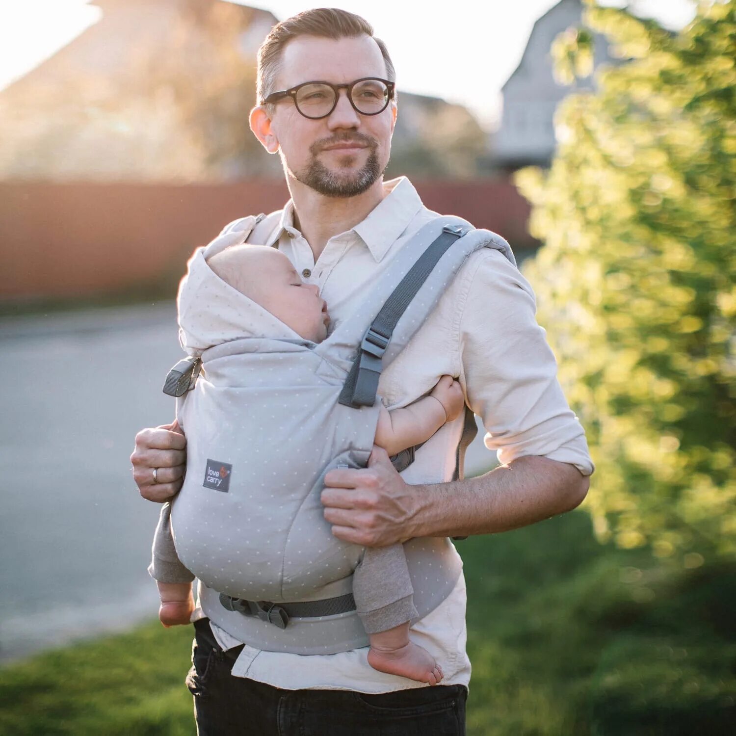 Carry first. Love carry эрго рюкзак. эрго рюкзак love and carry one+. слинг love carry one+. кенгуру love carry рюкзак.