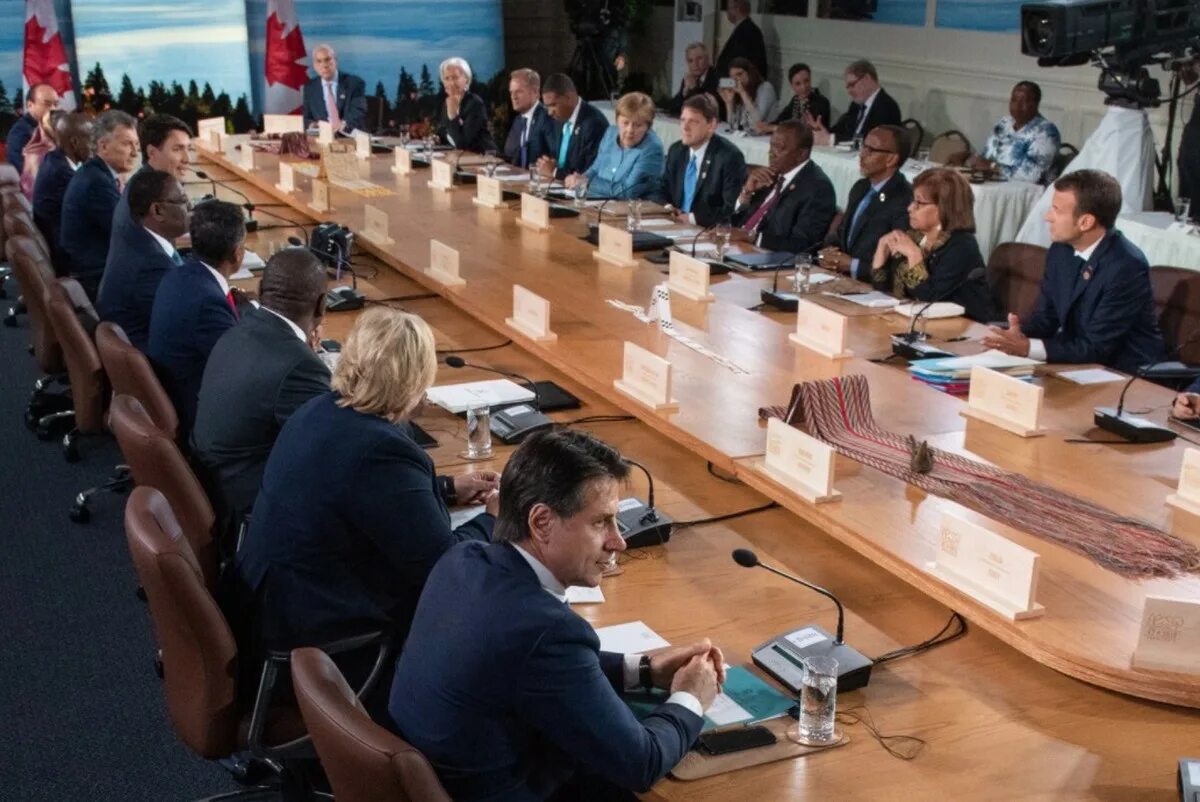 Заседание перенесли. Собрание большой семерки. заседание g7. собрание g7. переговоры россии и украины.