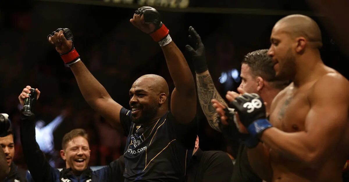 Мма джон джонс. Кто победил джонс. Джон джонс ufc. Джон джонсон боец. Сирил ган джон джонс.
