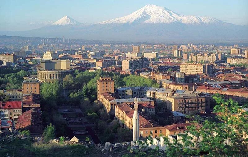 Ереван уровень. Ванадзор Ереван Ереван. Арарат здание Ереван. Ереван 2022 город. Давидашен Ереван.