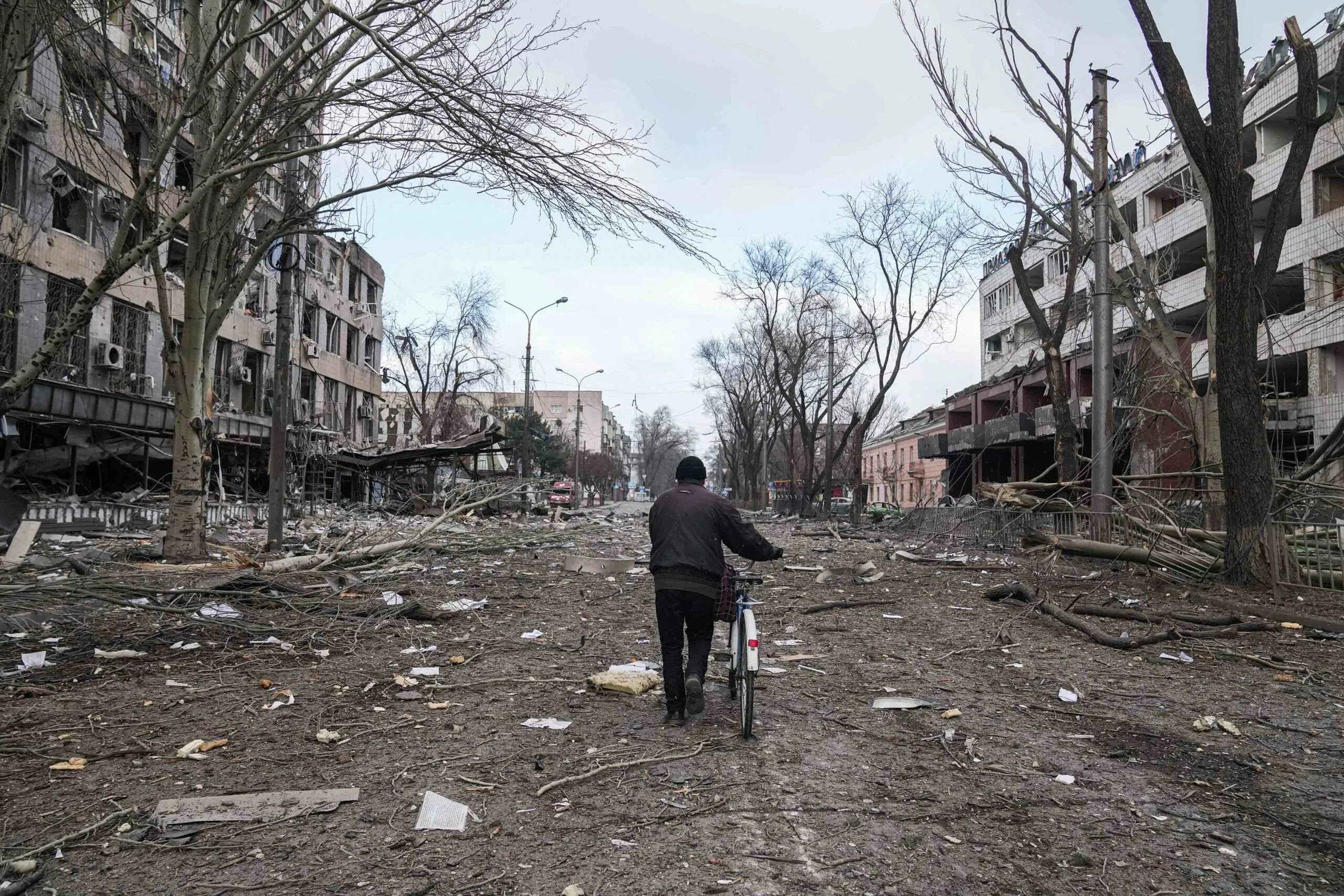 Город мариуполь 2025. Мариуполь после обстрела 2025. разрушенные города украины 2025 мариуполь. разрушенный город фото. разрушенный город для фотошопа.