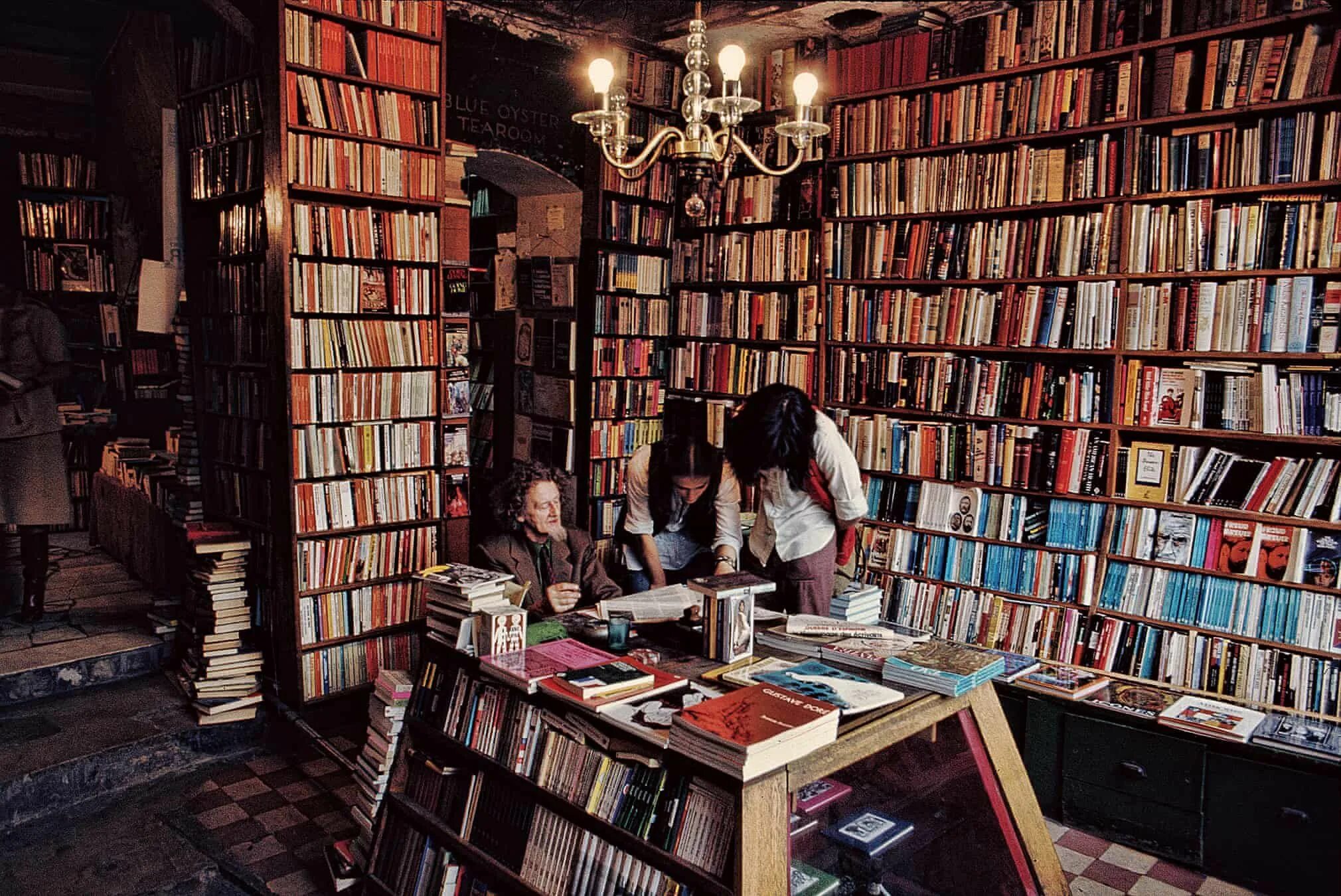 Shakespeare and co, Париж, Франция. Книжный магазин Shakespeare Company. Книжный магазин Shakespeare and Company в Париже. Шекспир и компания. Книжный магазин картинка