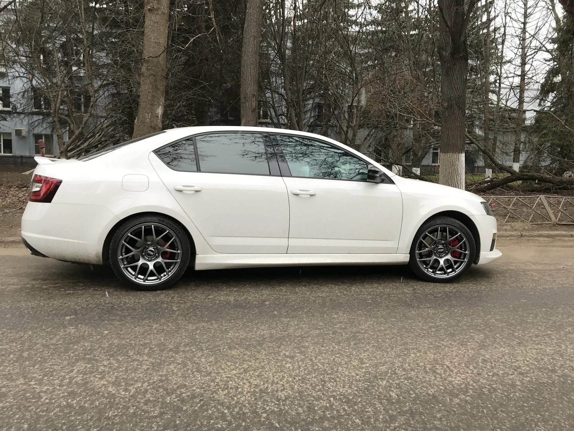 Какие диски на октавии а7. Skoda octavia a7 r17 hre. octavia a7 vmr v710. диски hre skoda octavia a7. диски октавия а7 rs.