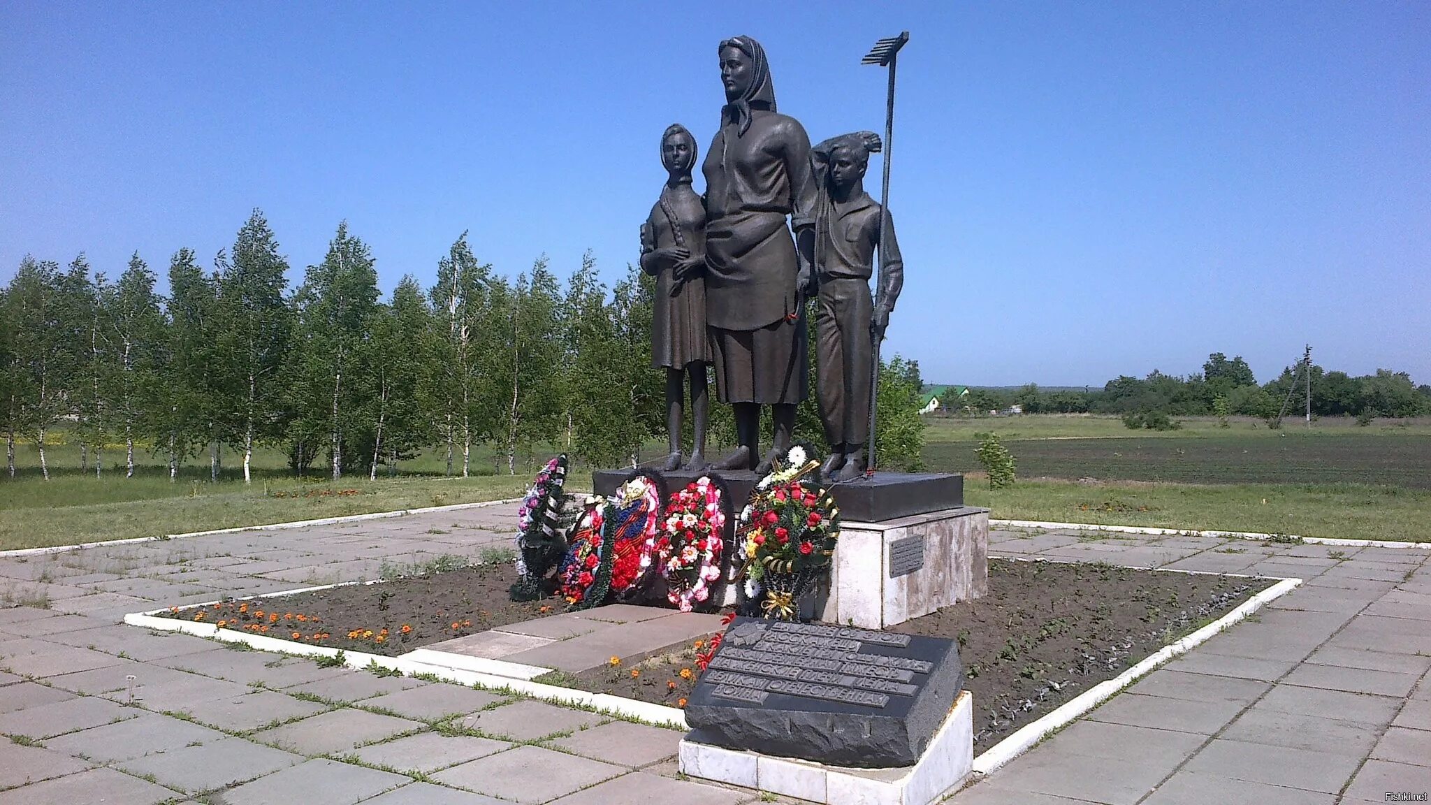 Памятник войны в Белгородской области. Памятник матери солдата ВОВ. Белгород памятники ВОВ. Памятник победа в Великой Отечественной войне Белгород. Памятник вдовам