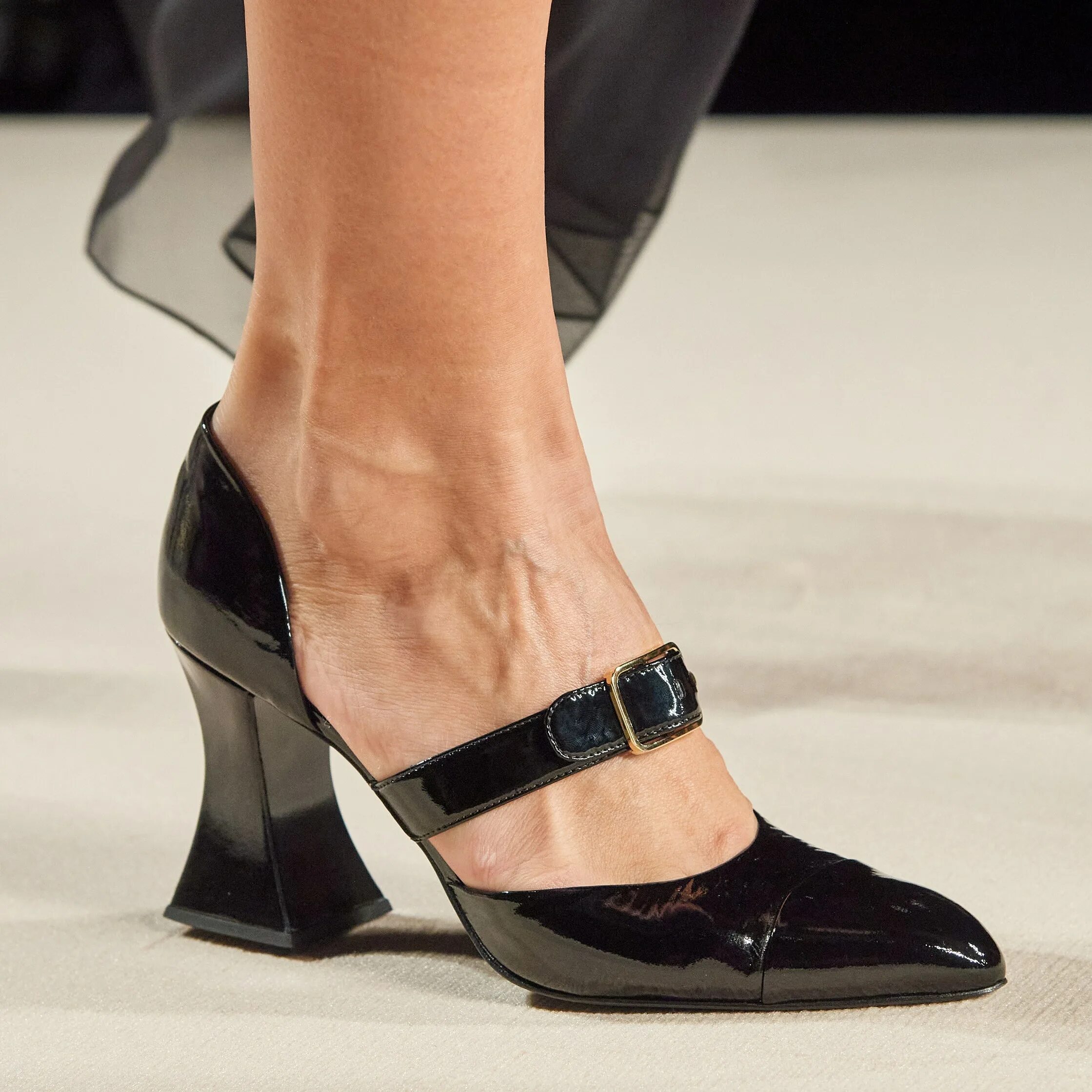 Какие туфли сейчас в моде 2024. Chanel Shoes 2022. Туфли Шанель 2022. Босоножки Шанель 2022.