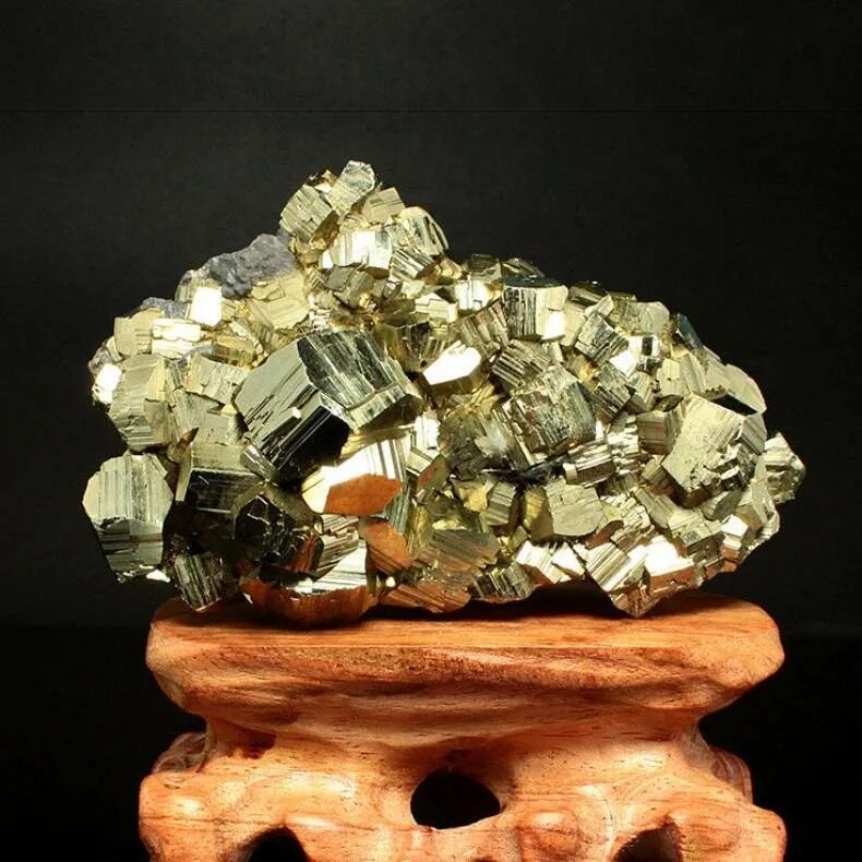 Пирит (серный колчедан, железный колчедан) fes2. Пирит / минерал. Пирит это. Пирит / минерал. Пирит это.