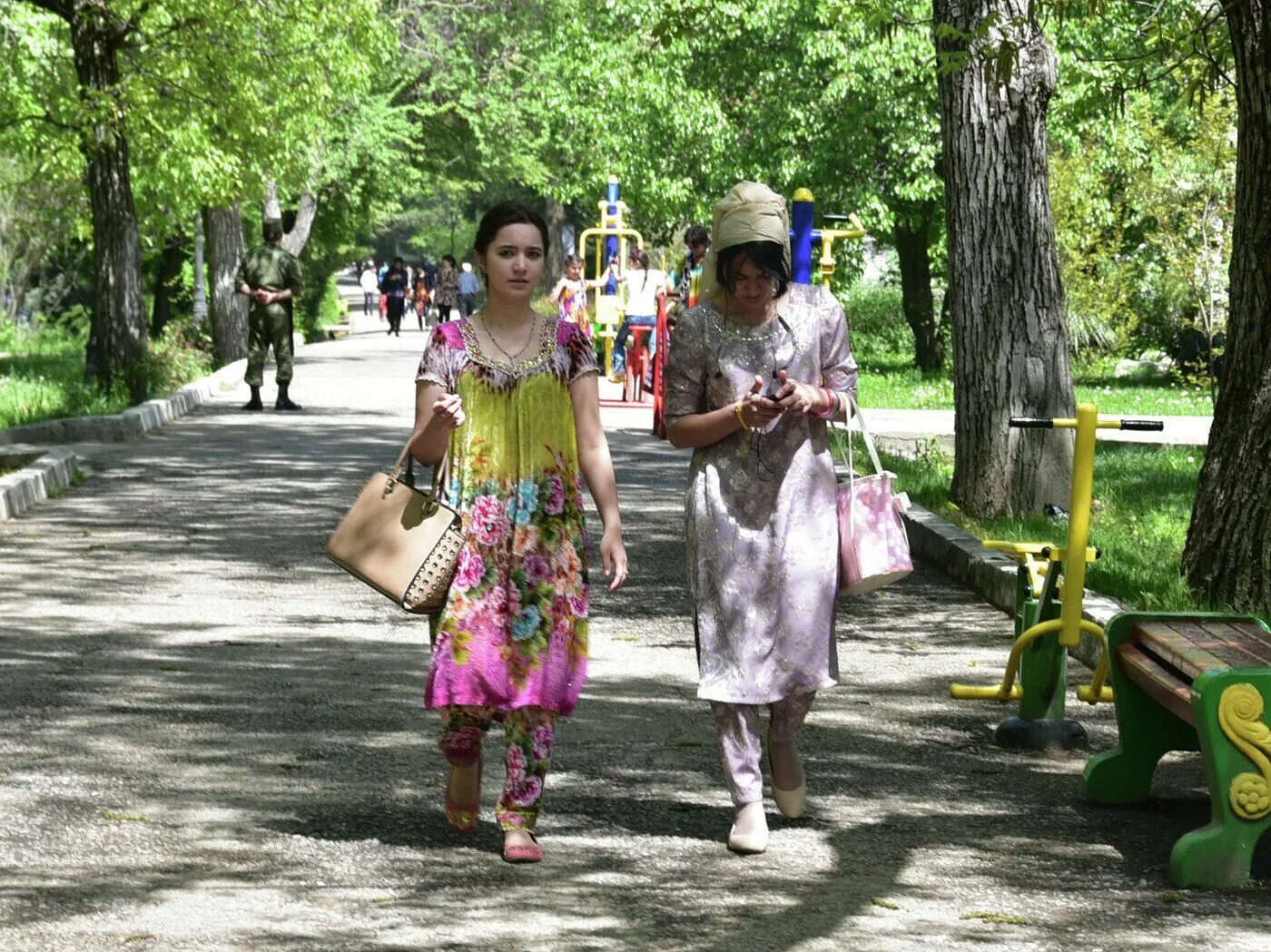 Какая погода в душанбе сегодня. Душанбе в октябре. погода таджикистан. жара в душанбе. погода в душанбе.
