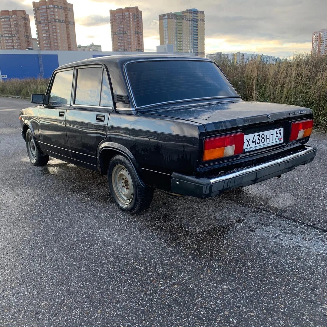 2105 2010 года. Ваз 2105 2010. 2105 lada 2010. ваз 2105 черные полосы. 2105 черная на статусах.