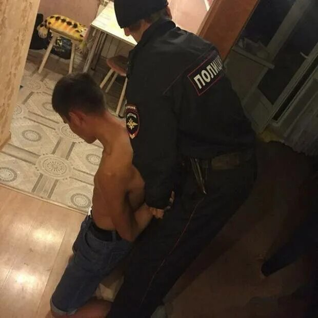 Сексуальный бес-предел тёлы на столе