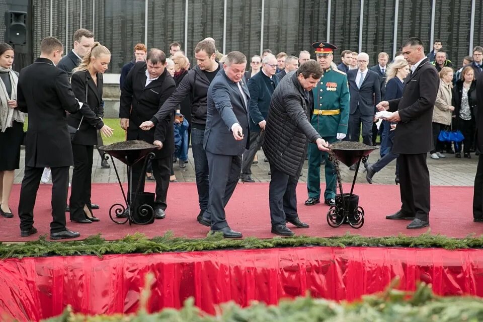 Похороненные в волгограде. Мемориальное военное кладбище Мамаев Курган. Перезахоронение на Мамаевом Кургане. Захоронение останков на Мамаевом Кургане. Федеральный военный мемориал «Пантеон защитников Отечества».