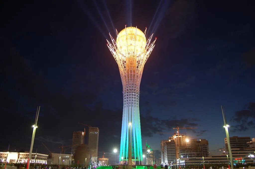Монумент Астана-Байтерек. Астана башня Байтерек. Монумент астатана Байтерек. Астана Чупа Чупс башня. Астана свет