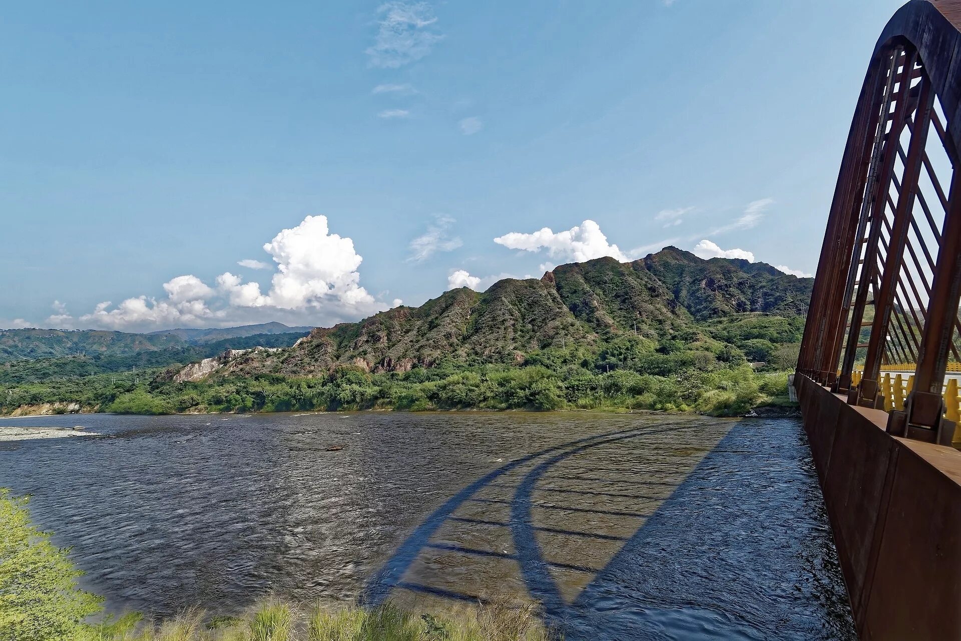 Река магдалена. Река Магдалена в Колумбии. Исток реки Магдалена. Rio Magdalena. Река Магдалена фото.