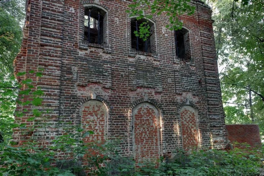 Село губино. Храм в Губино Калужская область. Церковь Ратчино Воскресенский. Церковь Покрова в Губино. Губино Воскресенский район Церковь.