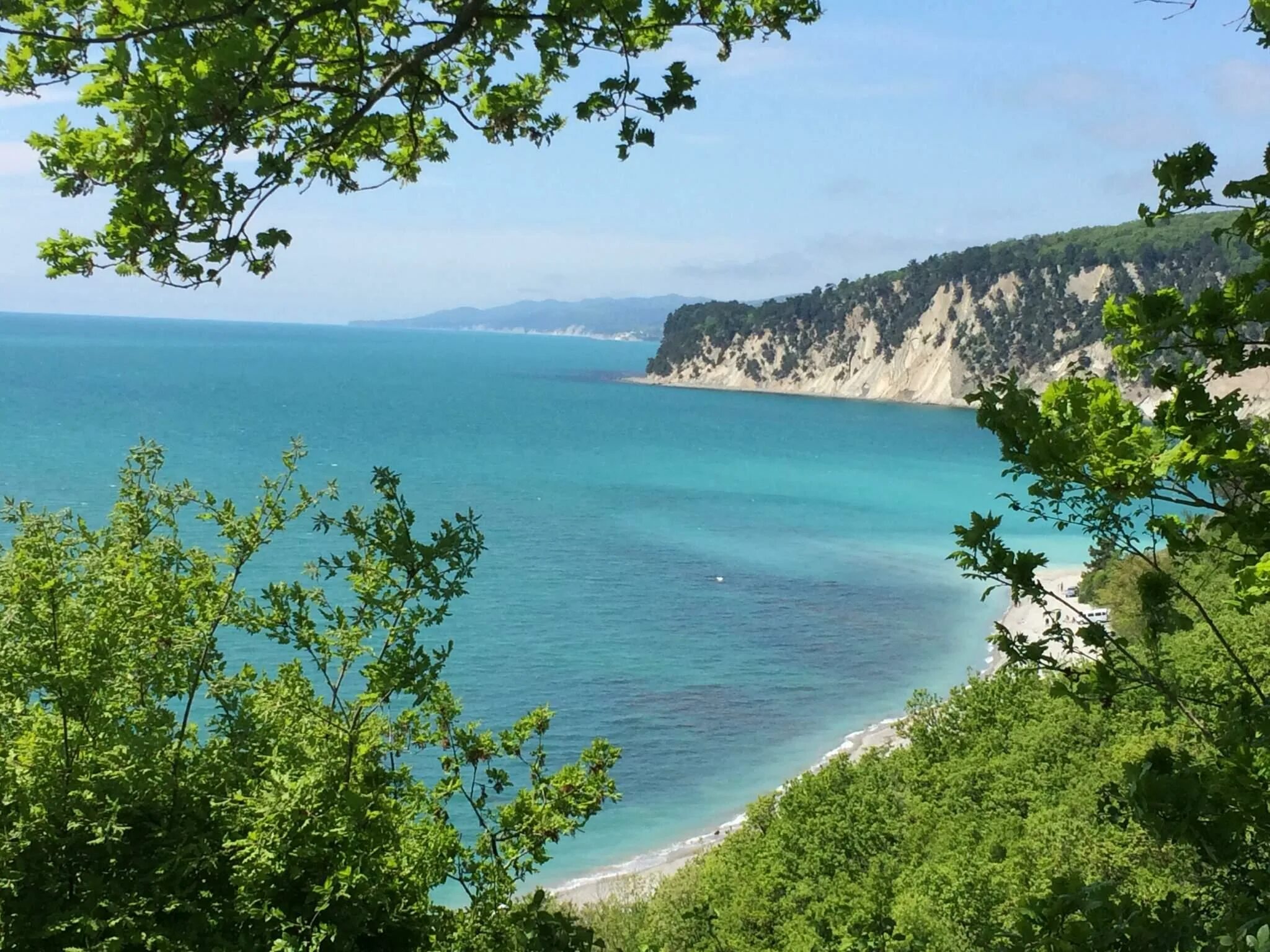 Где купить в краснодарском крае. Голубая бухта Бжид море. Бжид Краснодарский край голубая бухта. Голубая бухта Бжид пляж. Черное море бухта Инал.