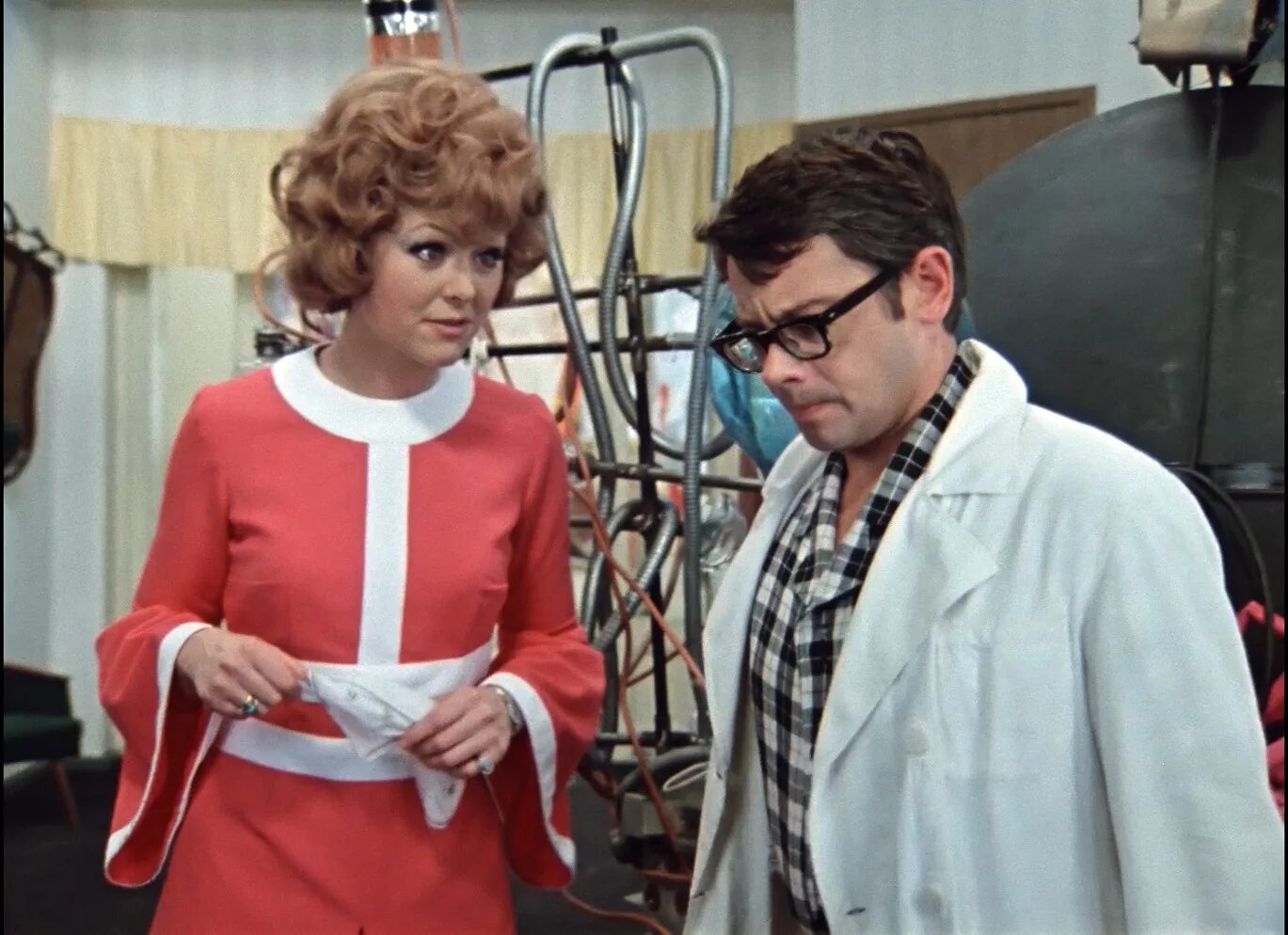 Иван грозный меняет профессию фильм. Василь меняет профессию. Иван васильевич кадры. Иван васильевич меняет профессию фильм 1973 актёры. Василий иванович меняет профессию.