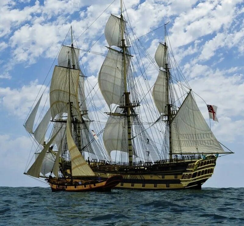 Галеон и Фрегат. Корабль линкор 18 века. Галеон линейный корабль. Трехмачтовый Галеон. Фрегат 17