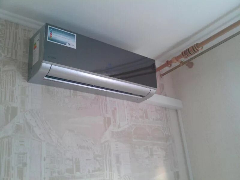 Кондиционеры сплит-системы монтаж. Встраиваемый кондиционер. Кондиционер. Кондиционер gree split air conditioner indoor unit. Сплит система под ключ.