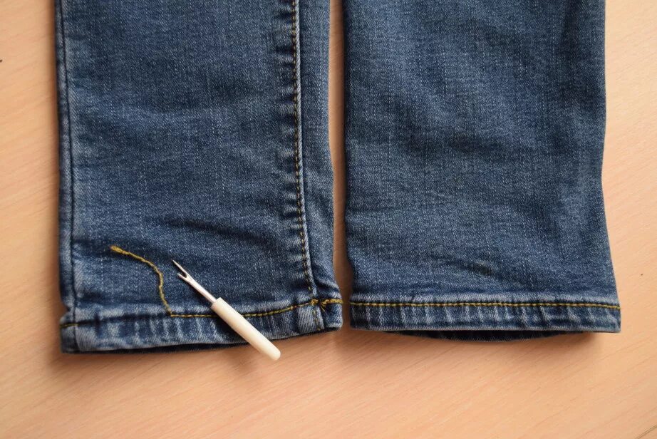 Как правильно подшить джинсы с сохранением низа. Обрезанные джинсы. Удлинить джинсы. Укороченные джинсы. Джинсы распоротые снизу.