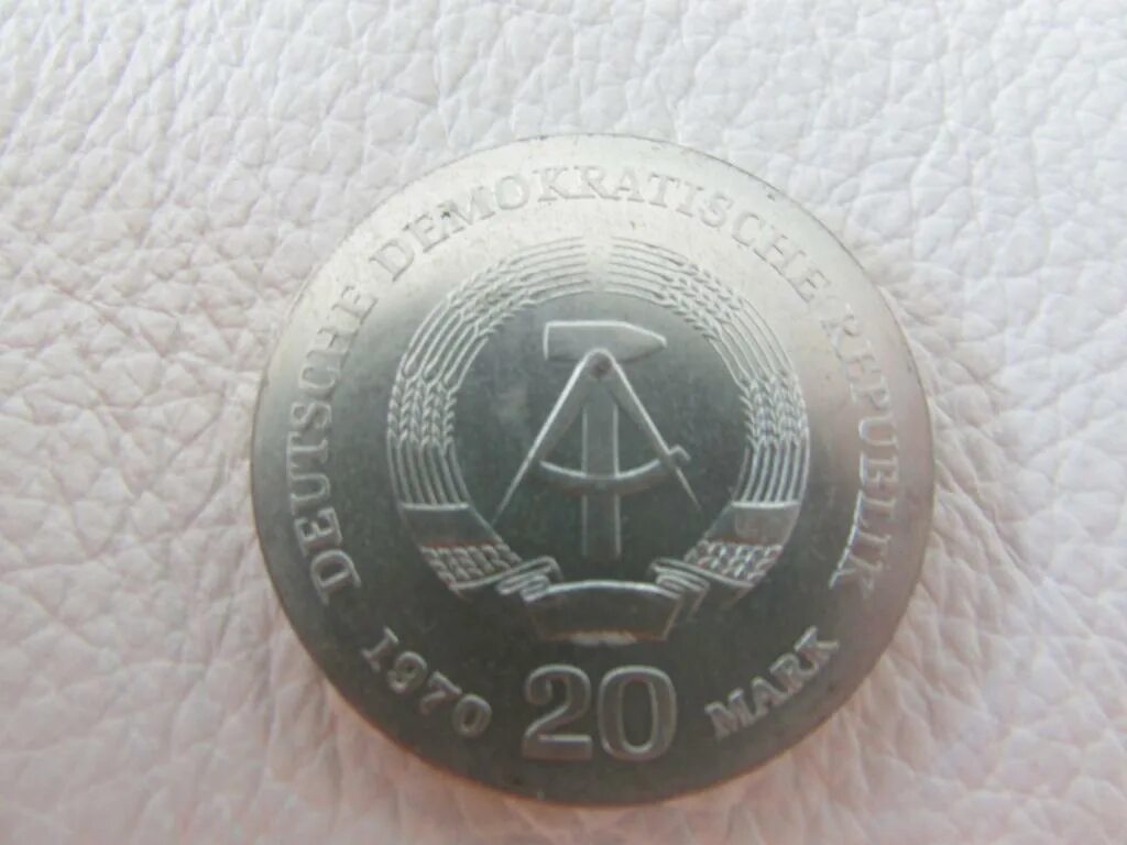 Конвертация гдр. День республики гдр. Плакаты гдр. Почтовые марки гдр. Флаг гдр.