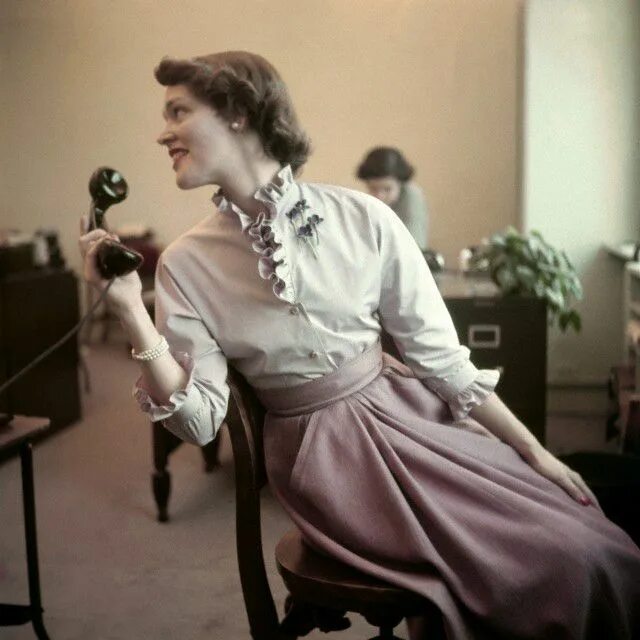 Мода 1950-х годов. Женская мода 1950-х годов. Блузки 1950-х годов. Одежда 1950-х годов женская деловая. Ретро рассказы женщин
