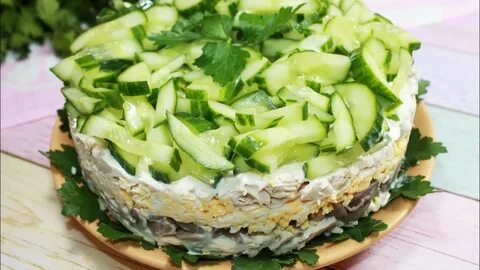 Салат с курицей и свежих огурцов