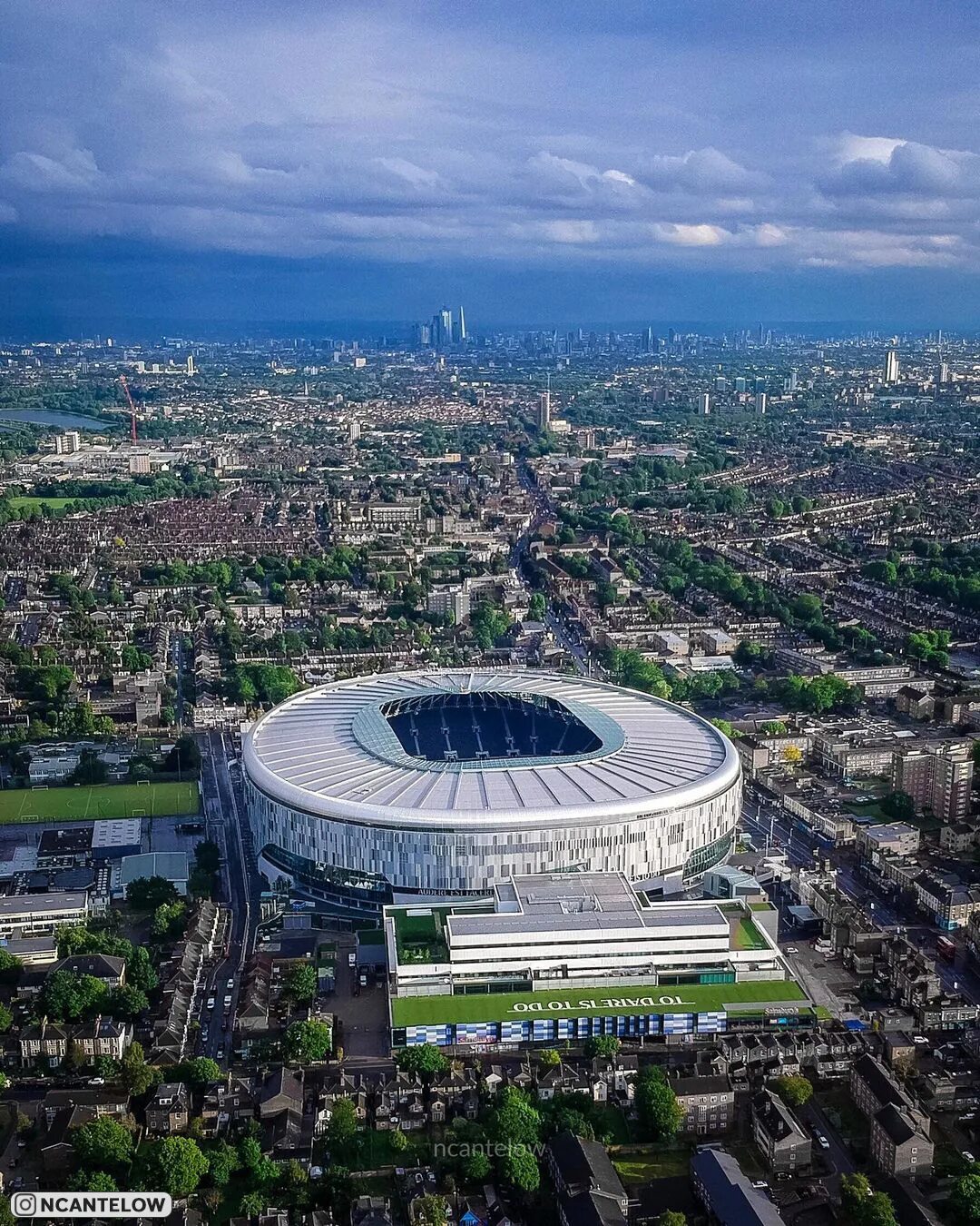 Лондон стадион. Тоттенхэм Хотспур (стадион). Самый красивый стадион в мире по футболу 2022. Какой стадион лучше